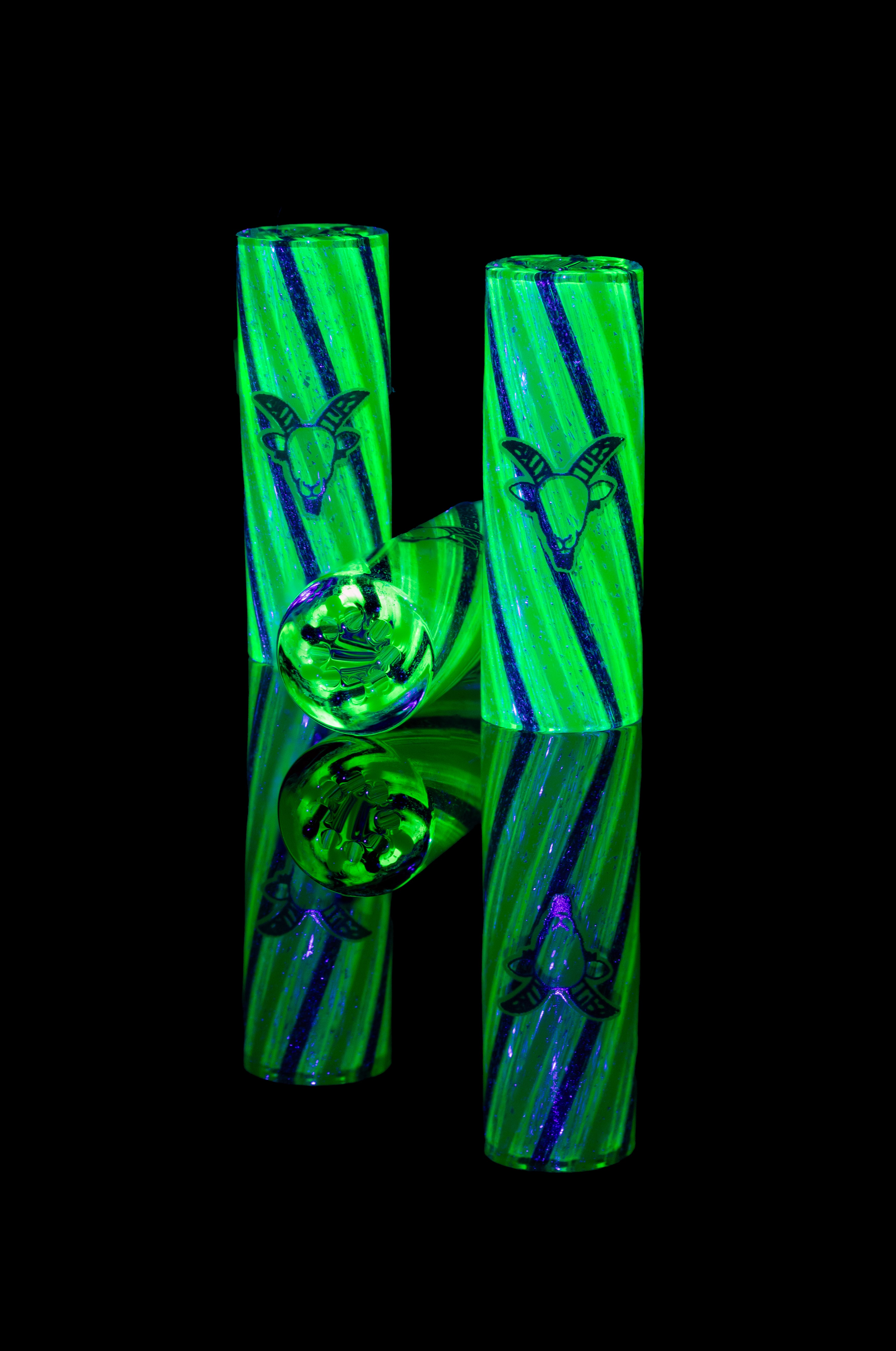 Queen Killah B (DICHRO)(UV) (8 Hole)